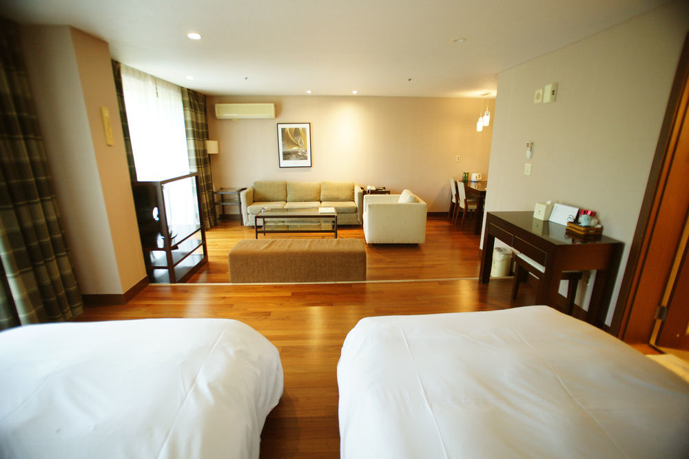 Lake Hills Jeju Resort Seogwipo Exterior photo
