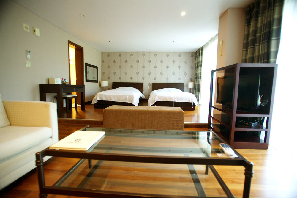 Lake Hills Jeju Resort Seogwipo Exterior photo