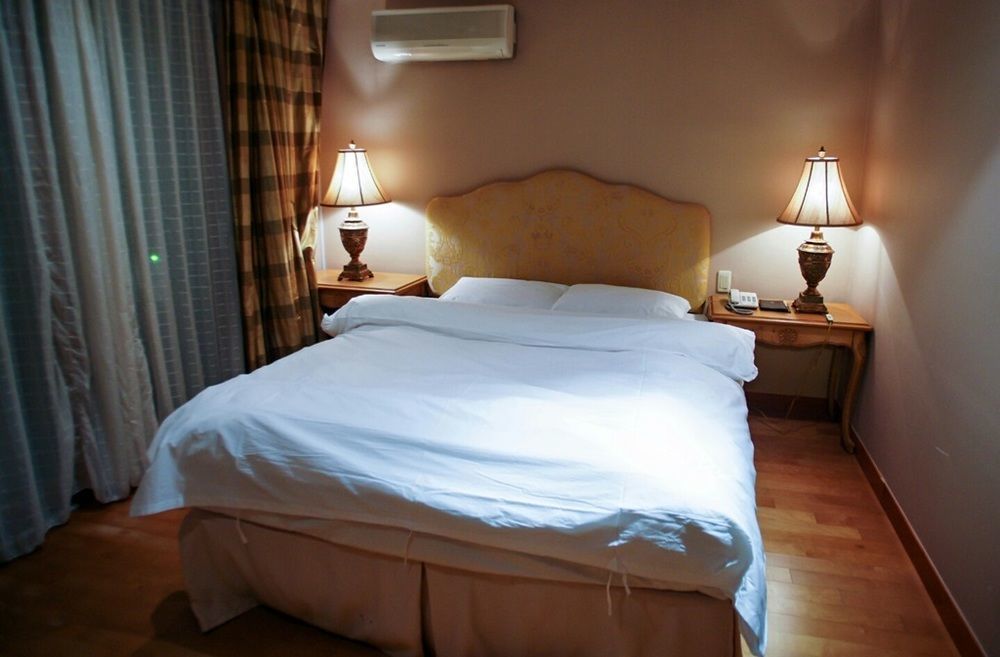 Lake Hills Jeju Resort Seogwipo Exterior photo